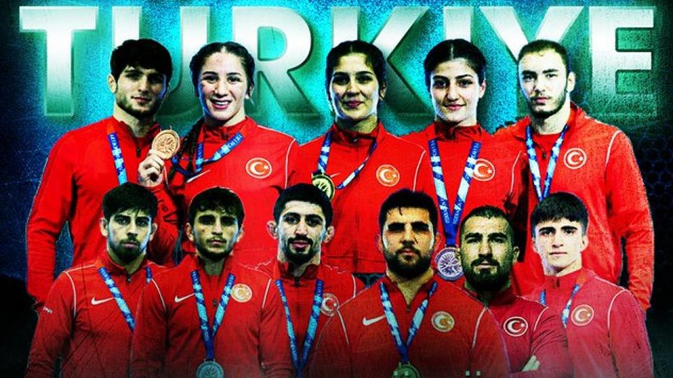 Milli güreşçilerden tarihi başarı