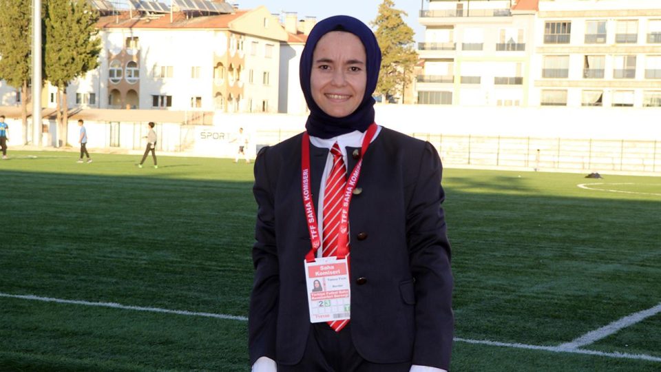 Burdur amatör kümenin tek kadın saha komiseri Tansu Fırın