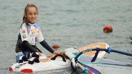 Çağla Kubat’ın kızı Selin rüzgar sörfüyle büyüyor