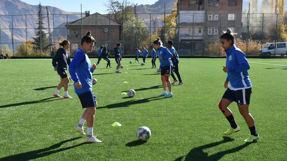 Hakkarigücü Kadın Futbol Takımı’nın hedefi şampiyonluk