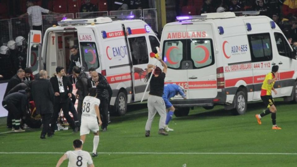 İzmir derbisine olaylar damga vurdu