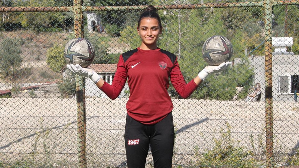 Milli kaleci Senem Özer’in hedefi “kalenin vazgeçilmezi” olmak