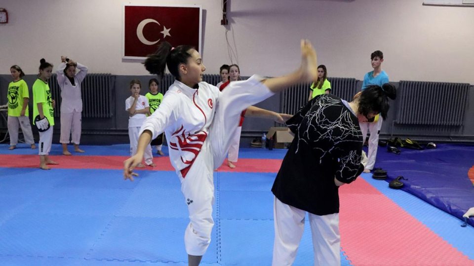 Milli sporcu Irmak Karaca tekvandoda Türkiye’ye madalyalar kazandırma peşinde