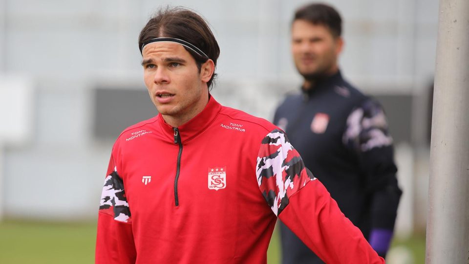 Sivassporlu Charisis Avrupa Konferans Ligi’nde şampiyonluğa inanıyor