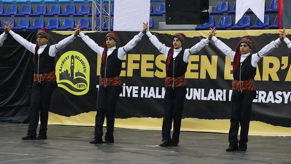 Türkiye Halk Oyunları Federasyonu Yıldızlar Türkiye Şampiyonası Bayburt’ta başladı