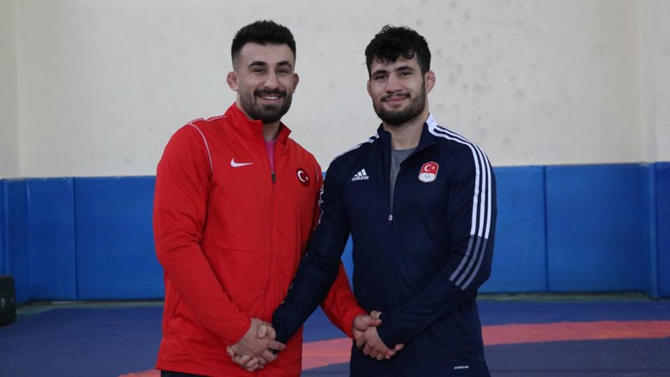 Üniversiteli milli güreşçilerin hedefi olimpiyatlar