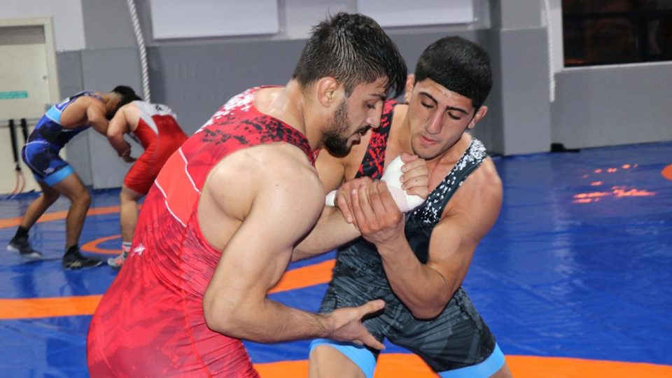 Yenilgilere hırslandı, madalyaları topladı