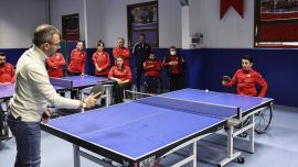 Bakan Kasapoğlu bedensel engelli masa tenisçilerle bir araya geldi