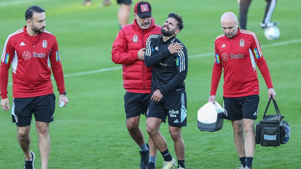 Beşiktaş’ta Oğuzhan Akgün omzundan sakatlandı