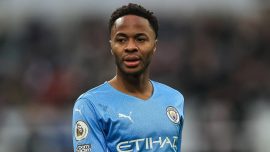 Evine silahlı saldırgan giren İngiliz futbolcu Sterling, Londra’ya döndü