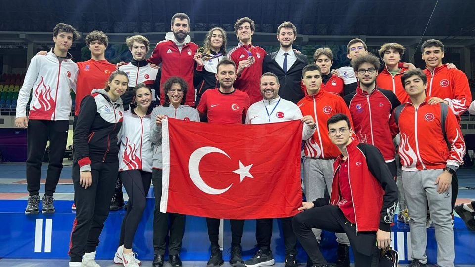 Milli eskrimciler bir altın ve bir bronz madalya kazandı