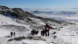 Karla kaplı Allahuekber Dağı kış tırmanışı için dağcıları ağırlıyor