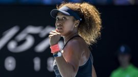Naomi Osaka kortlara galibiyetle döndü