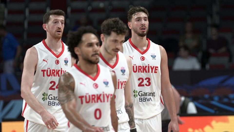 12 Dev Adam, Avrupa Basketbol Şampiyonası’nda ikide iki yaptı